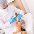 ニキビ跡と毛穴の開き：美容皮膚科学的アプローチによる複合治療事例集