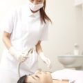ケミカルピーリングによる毛穴改善：日本人の肌質に合わせた施術ポイント