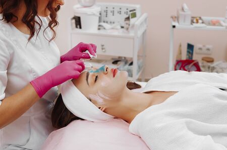 ニキビやニキビ跡に効く最新トレンド治療技術2025年版