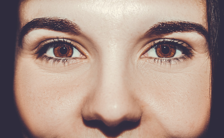 目元若返り手術後のメイク・スキンケアのポイントと専門家アドバイス