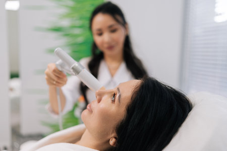 他のアンチエイジング治療（ボトックス・ヒアルロン酸）とハイフ（HIFU）の比較